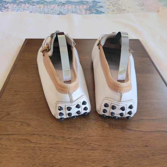 Tod's Ladies White & Tan Leather Gommino Driving Loafers. EEEUC. Size 6-1/2 - Picture 10 of 15